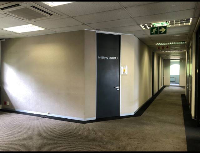 639M² OFFICE TO LET IN HYDE PARK